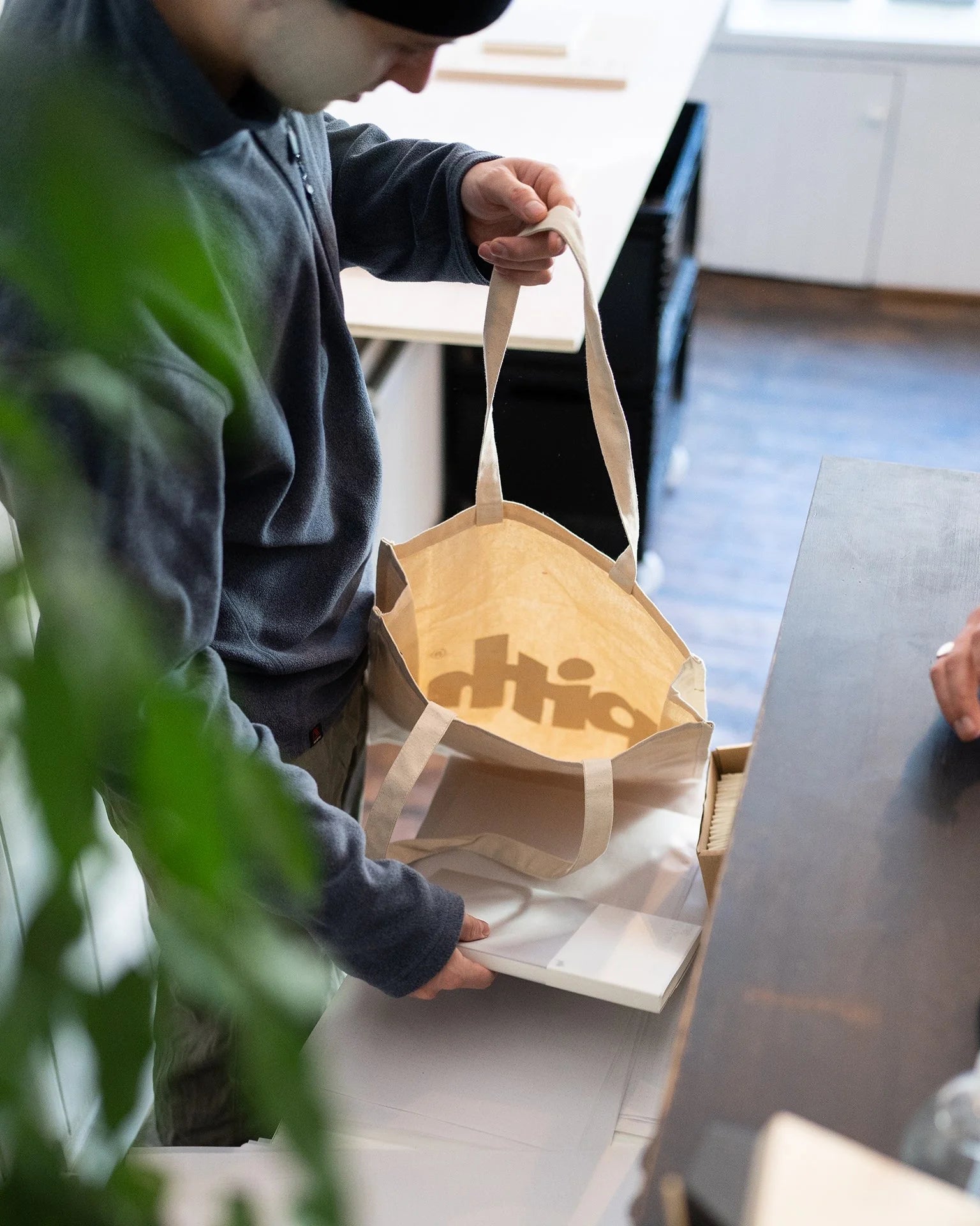 Tote bag